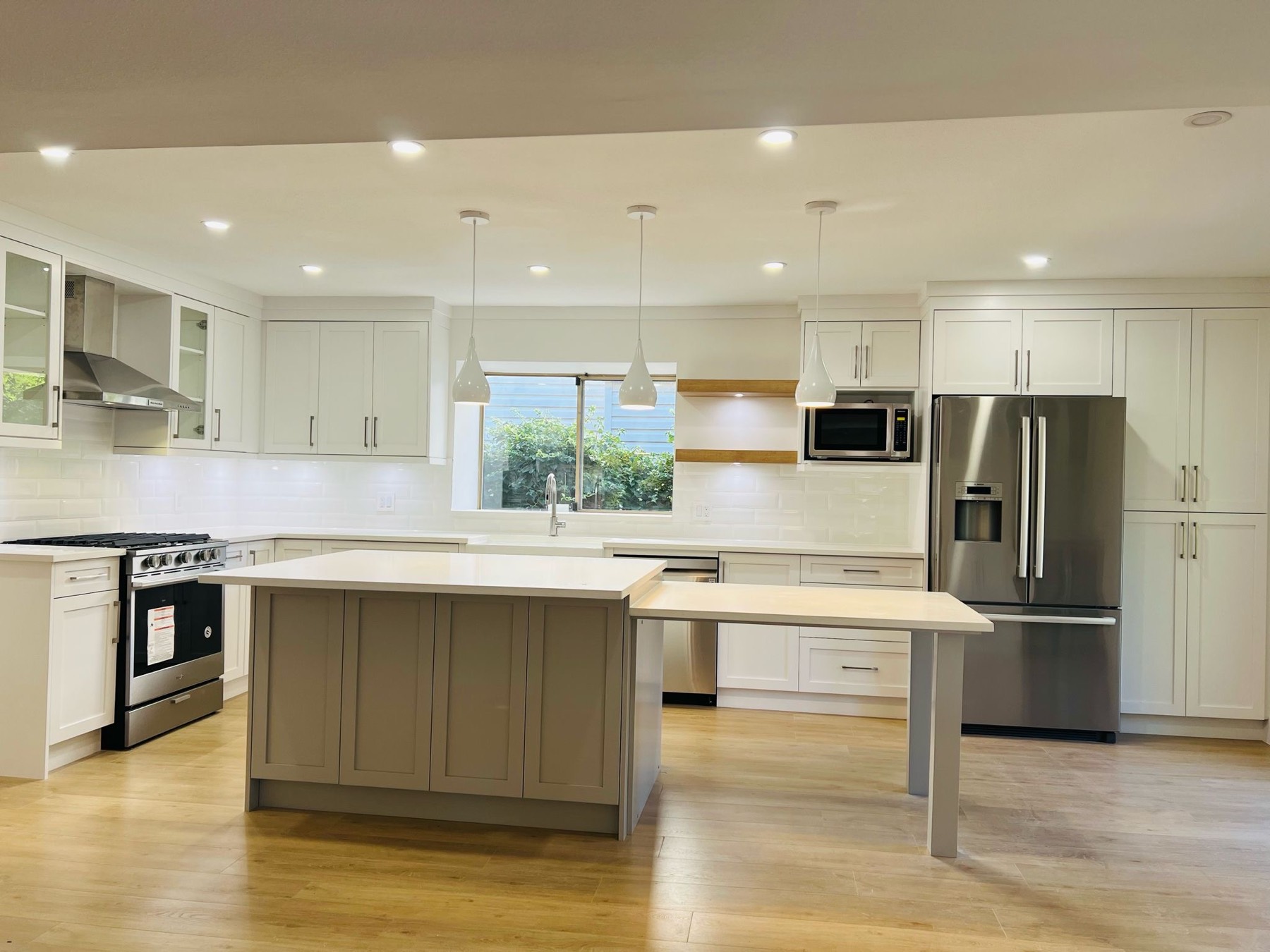 Kitchen and dining area with hardwood floor and large island